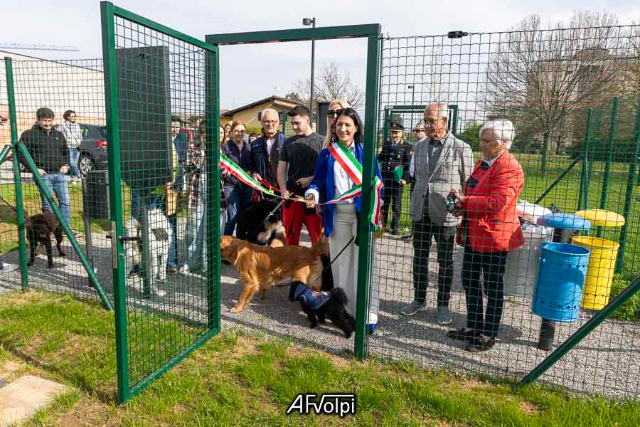 Inaugurata l'area cani di via Colleoni