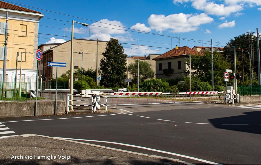 Passaggi a livello chiusi 45', la segnalazione a FerrovieNord